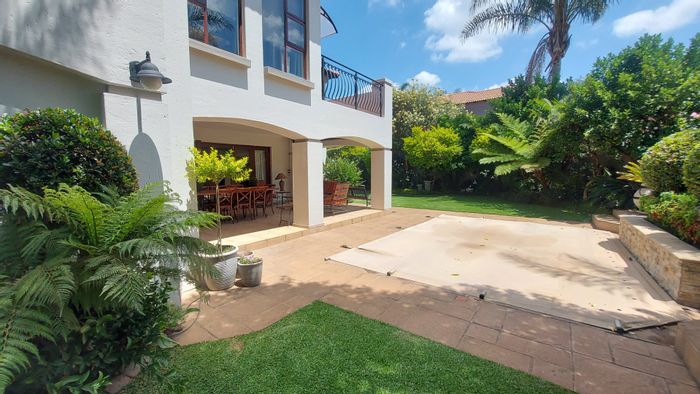 For Sale: House in Sunward Park with 4 bedrooms, pool, and spacious patio.