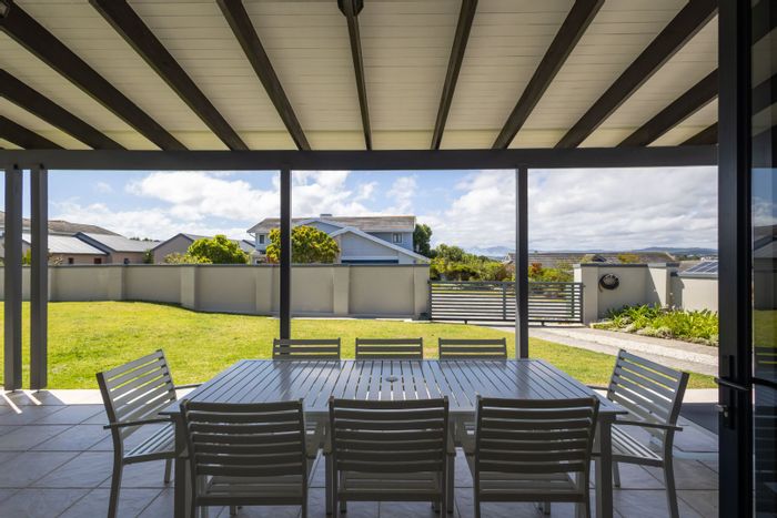 Pezula Golf Estate House For Sale: 3 en suite bedrooms, pool, solar features.