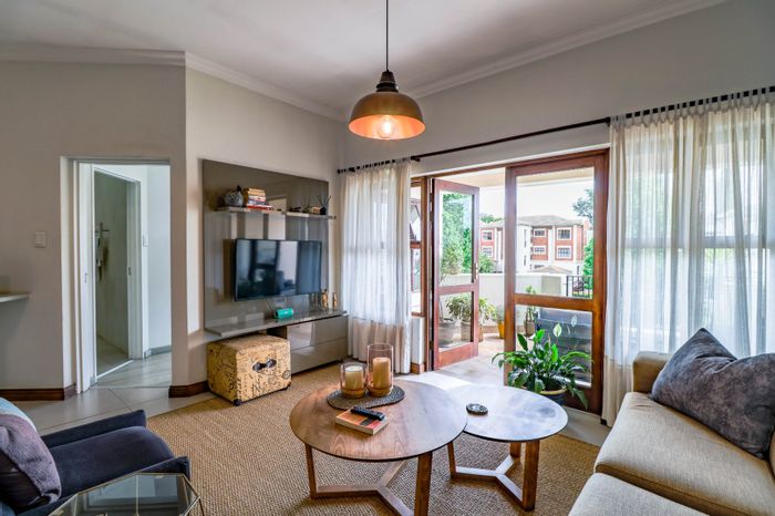 Bryanston Apartment To Rent: 2 beds, balcony, pool, security, close to amenities.