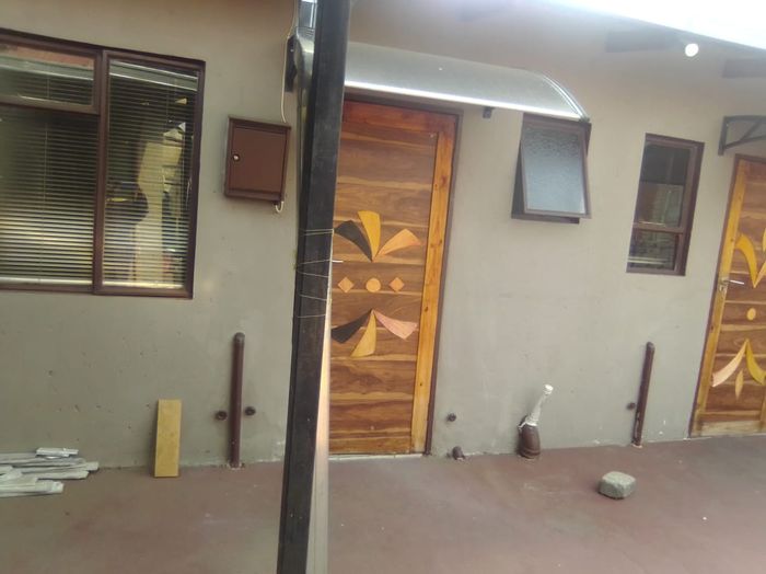 To Rent: Spacious 1-Bedroom Apartment in Coronationville with Utilities Included