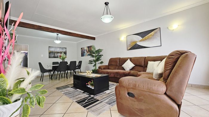 Three Rivers Proper Townhouse For Sale: Private garden, double garage, three bedrooms.