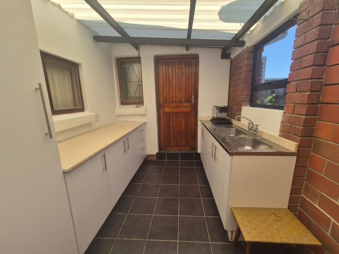 2-Bedroom Apartment To Rent in Fynnland with ensuite bathrooms and secure parking.