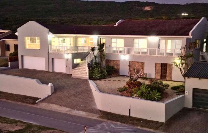 Seaview House For Sale: Ocean views, 5 bedrooms, 3 garages, low maintenance garden.