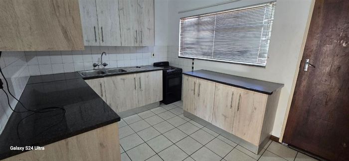 For Sale: Apartment in Elspark with 2 bedrooms, functional kitchen, and spacious layout.