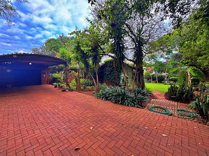 Eldoraigne House For Sale: 3 Bedrooms, Flatlet, Spacious Yard, Close to Amenities.