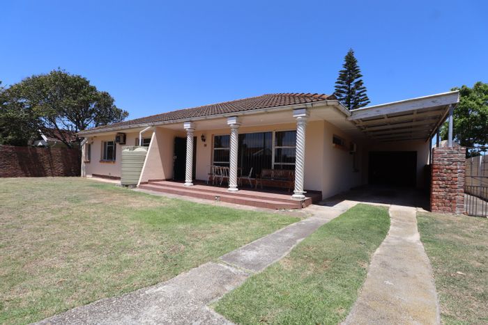 For Sale in Kabega: 3-bed house with flatlet, pool, and indoor braai.