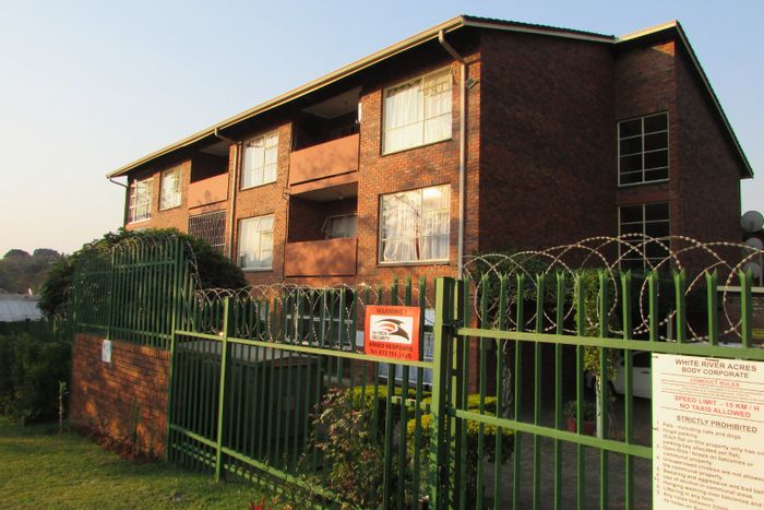 White River Central Apartment To Rent: 2 Bedrooms, balcony, covered parking, prepaid electricity.