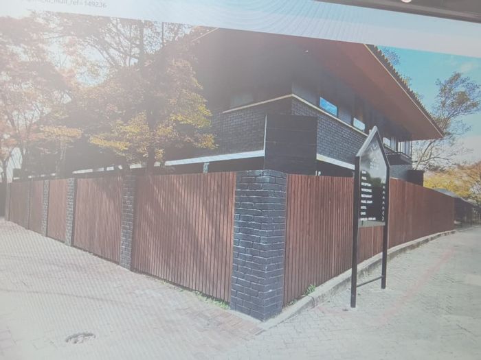 For Sale: 1-Bedroom Apartment in Bedfordview Central, near Freeway and shopping malls.