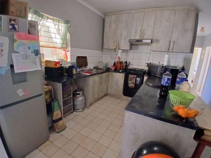 For Sale: Birchleigh North Townhouse with 3 bedrooms, laundry, and carport.