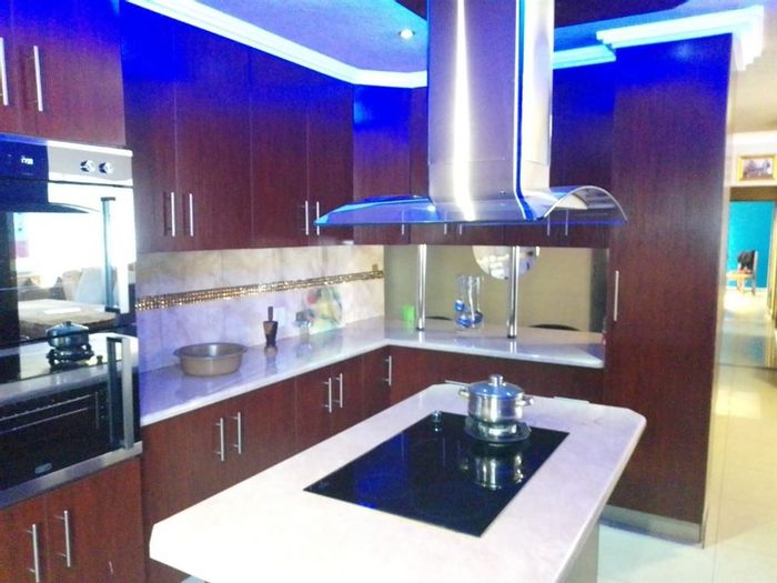 Spacious 5-bedroom house with staff quarters, carports, and ample storage in Leachville Ext 1. For Sale.