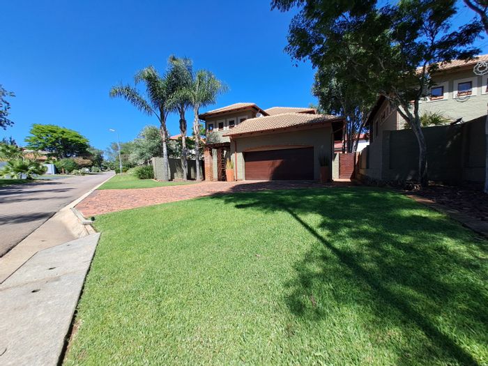 For Sale: House in Willow Acres Ext 11 with garden, patio, and staff quarters.