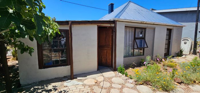 Spacious 2-bedroom house with garden cottage and ample parking in Albertinia Central. For Sale.