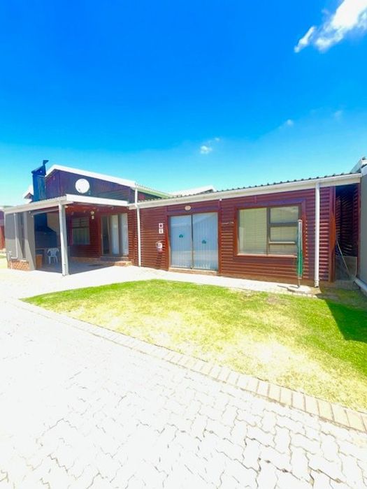 3-Bedroom Townhouse To Rent in Hartenbos Central with secure parking and prepaid electricity.