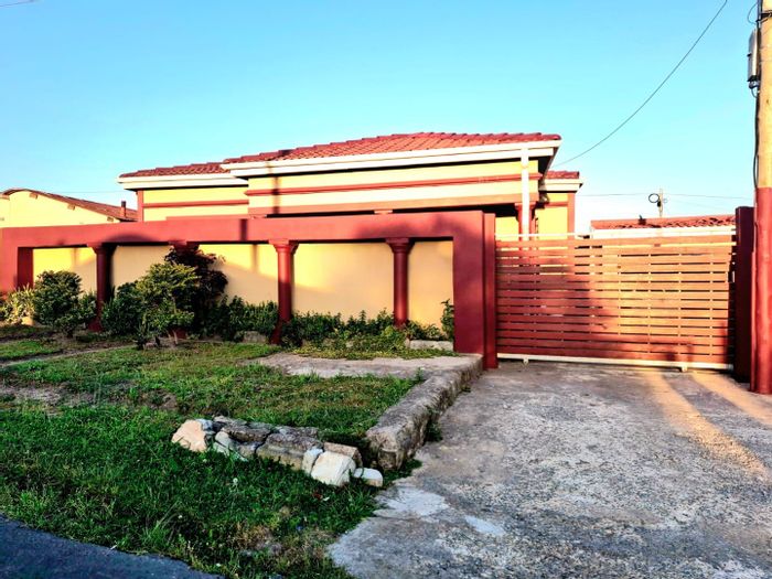 For Sale: Spacious 3-bedroom house in Mdantsane Nu 9 with garage and extra room.