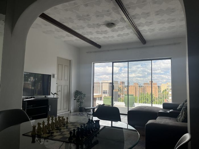 Sunnyside Apartment For Sale: 2 bedrooms, open-plan layout, outdoor deck, great views.