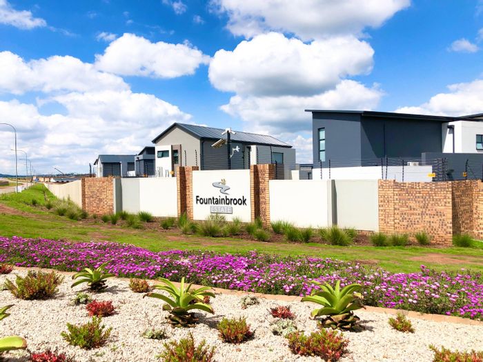 For Sale: House in Fountainbrook Estate with pool, boma, and staff quarters.