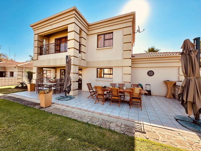 House for Sale in Vaal Marina Central: 4 beds, waterfront access, optional furnishings.