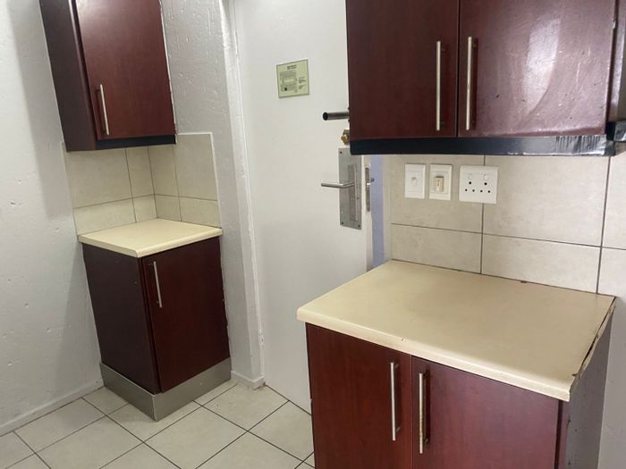 2-Bedroom Apartment To Rent in Kempton Park Central with balcony and parking.