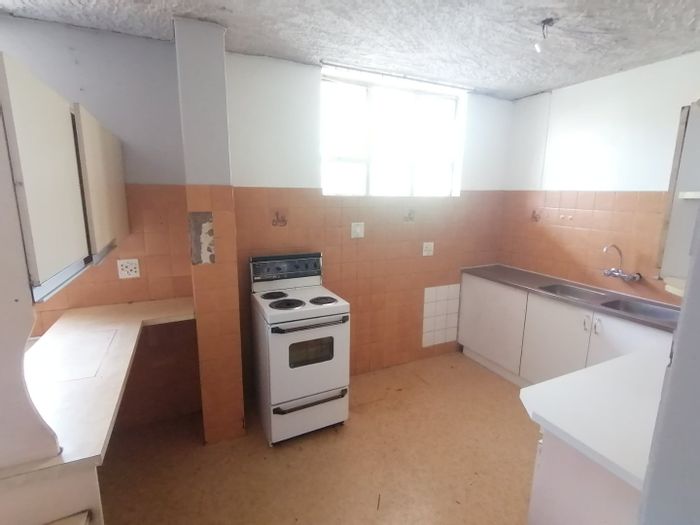 For Sale: 3-Bedroom Apartment in Pretoria Central with Security and Parking.