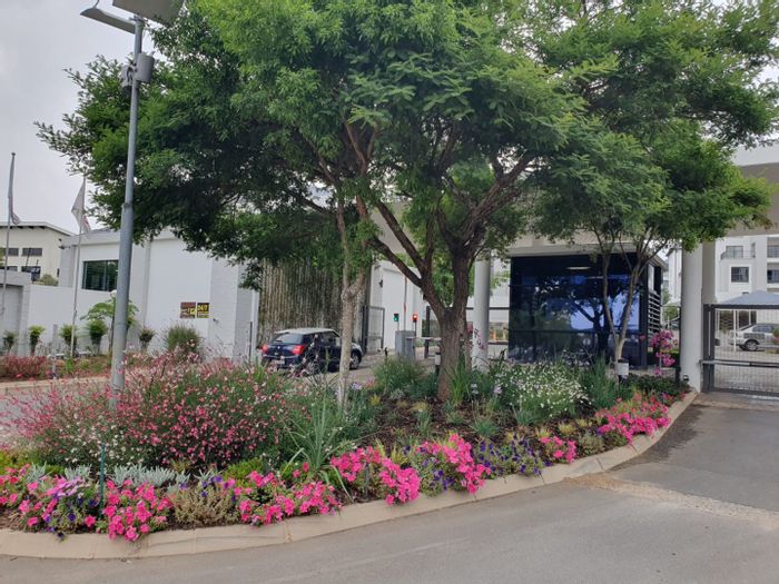 For Sale: Apartment in Greenstone Hill with pool, gym, and 24/7 security.