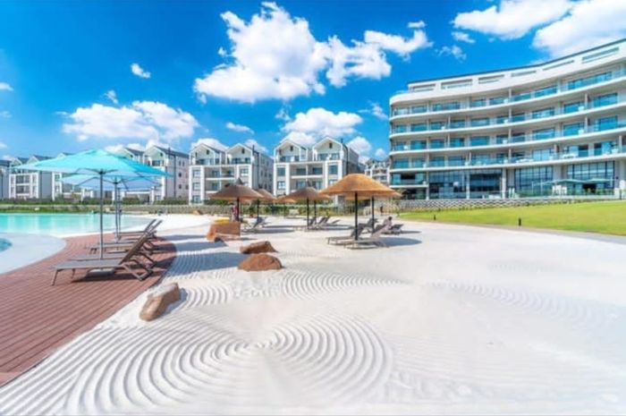 To Rent: 2-Bedroom Apartment in Waterfall with lagoon, gym, and secure parking.