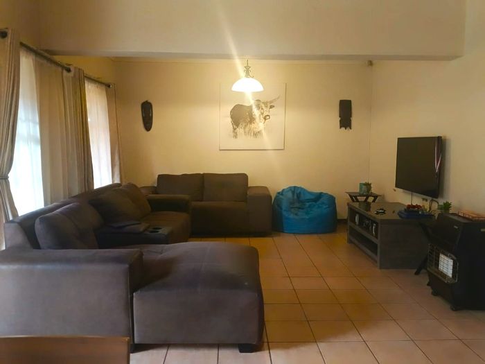 For Sale: Townhouse in Sterpark with 3 bedrooms, garage, and outdoor space.