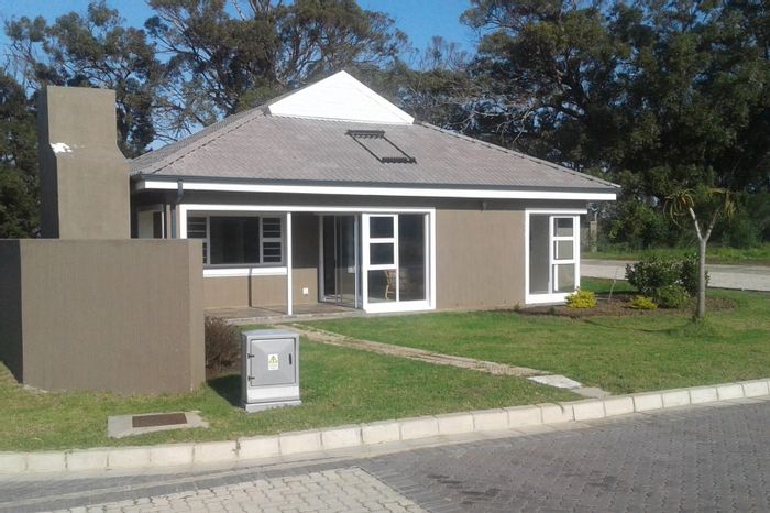 Kidds Beach House For Sale: 2 beds, double garage, river access, nature views.