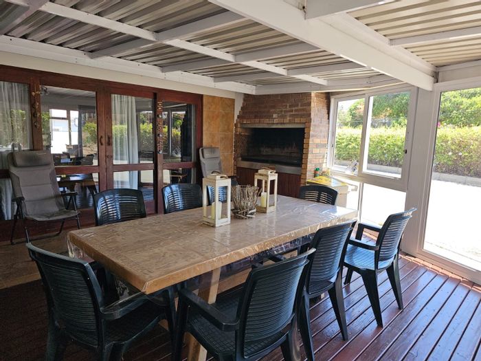 For Sale: Hartenbos Central house with 3 beds, enclosed verandah, and built-in braai.