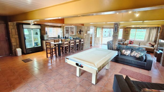 House for Sale in Vaal Marina Central: Spacious, dual stand, entertainment areas, waterfront access.