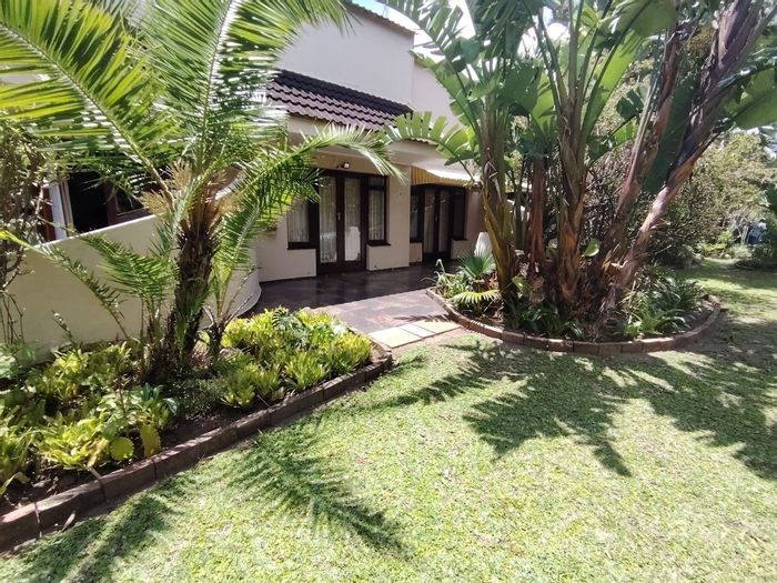 Ramsgate Townhouse For Sale: 2 en-suite bedrooms, beach access, communal pool.