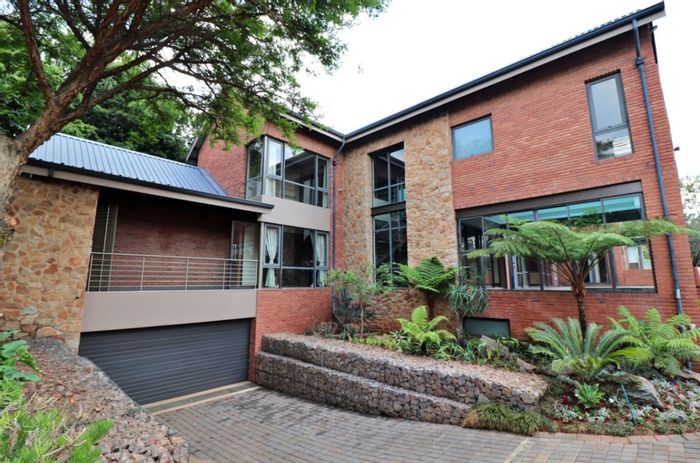 For Sale: Spacious 3-bedroom house in Bedfordview Central with 14 garages and pool.