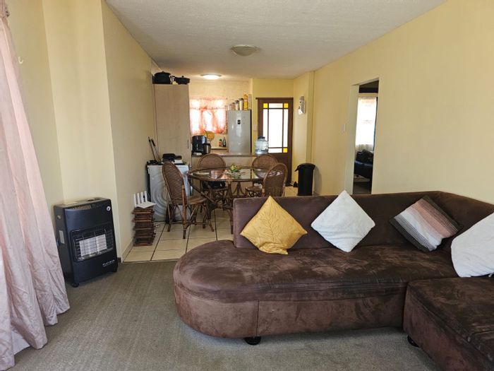 Heiderand Apartment For Sale: 2 beds, balcony, close to beach and amenities.