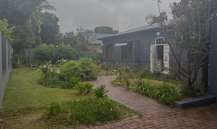 For Sale: House in Eastwood with pool, flatlet, garage, and spacious yard.