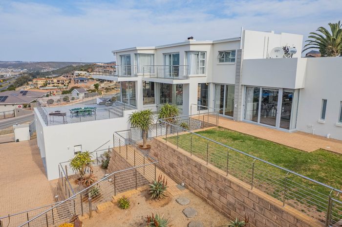 For Sale: Hartenbos Heuwels House with sea views, spacious living, and garage for caravan.