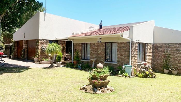 For Sale: House in Groenvallei with 4 bedrooms, garden, and double garage.