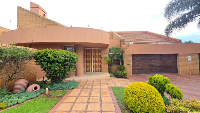 Erasmia House For Sale: 4 beds, pool, study, inverter, double garage.