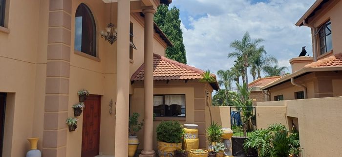 Brentwood Park House For Sale: 3 beds, garden, patio, double garage, secure living.