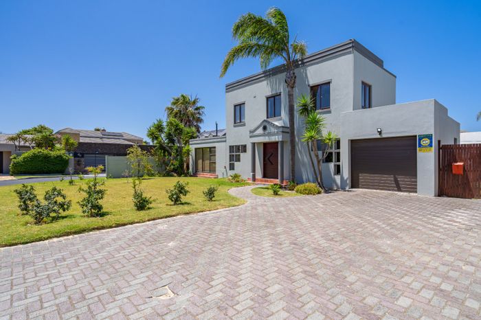 For Sale: House in West Beach with open-plan living, built-in bar, and spacious garden.