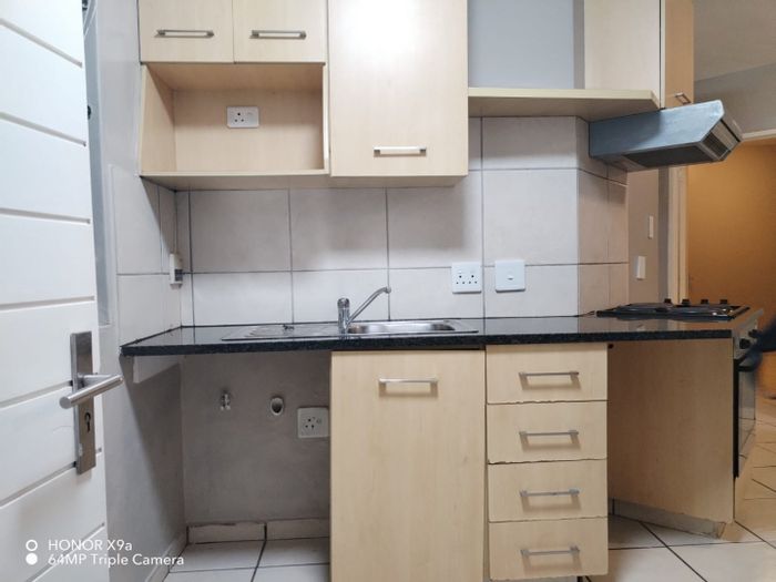 2-bedroom apartment at The Stewards, includes covered parking and communal backyard. To Rent.