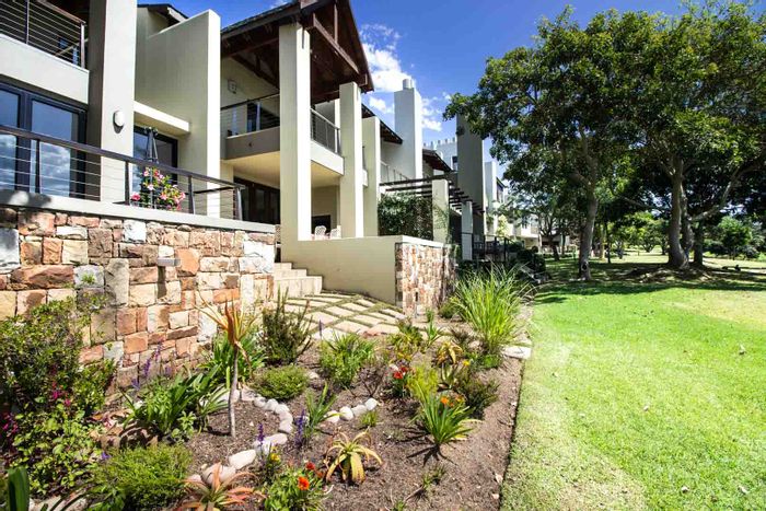 2-Bedroom Apartment To Rent in Oubaai Golf Estate with mountain views and WiFi.