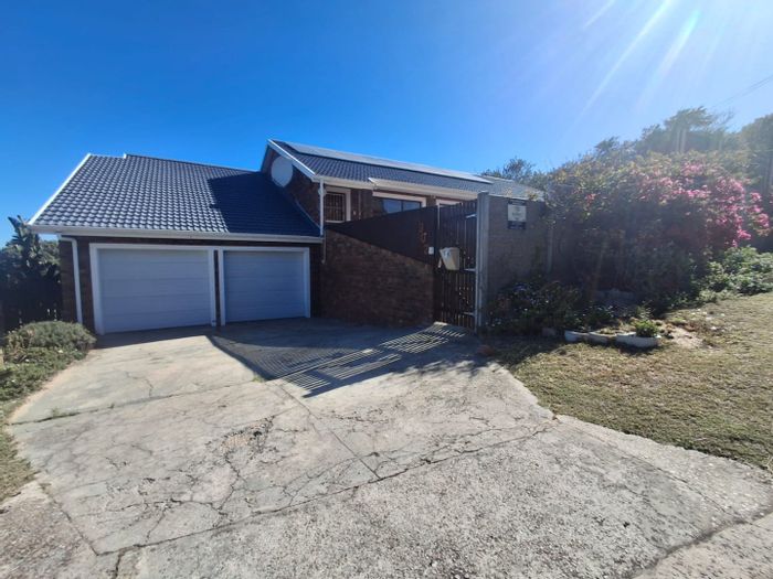 House to Rent in Wilderness Central: 3 beds, 2 baths, double garage, coastal access.