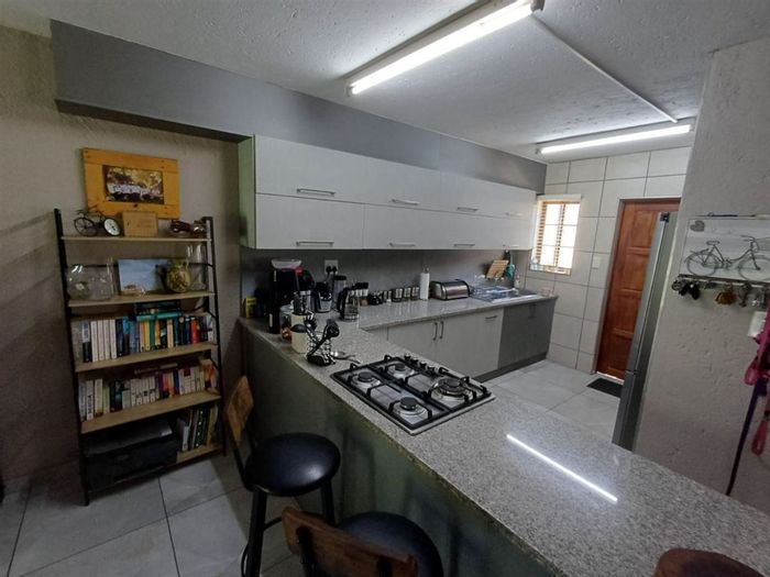 Blue Gill Estate Townhouse For Sale: 3 Bedrooms, Garage, Spacious Living Areas.