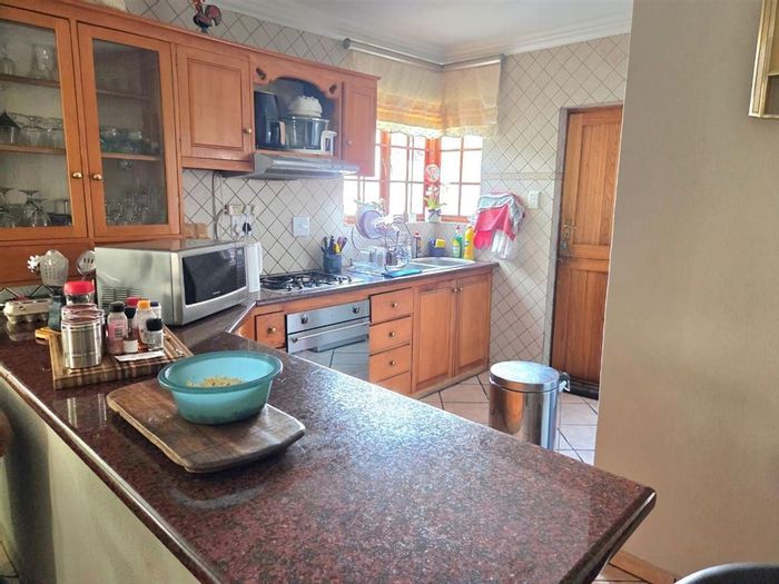 Spacious Sunward Park townhouse for sale with 3 bedrooms, study, and staff quarters.