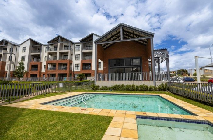 2-Bedroom Apartment To Rent in Carlswald with pool, security, and parking.