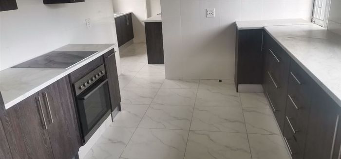 For Sale: Glen Marais House with 4 beds, pool, staff quarters, and double garage.