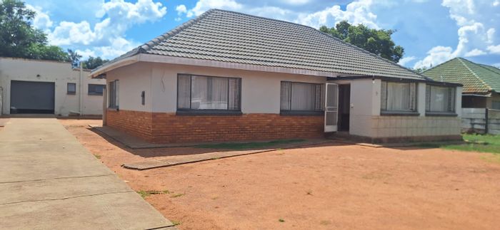 For Sale: Spacious 3-Bedroom House with Yard in Stilfontein Central.