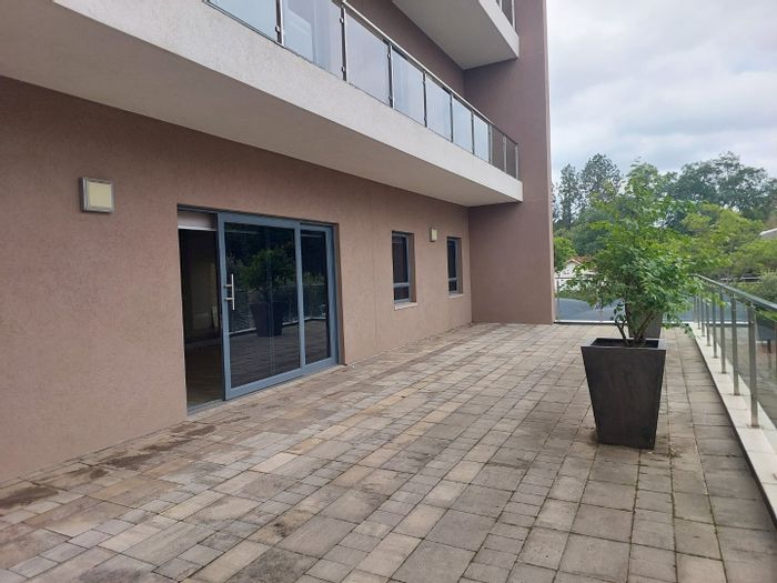 Ground-floor commercial office to rent in Bryanston with flexible layout and amenities.