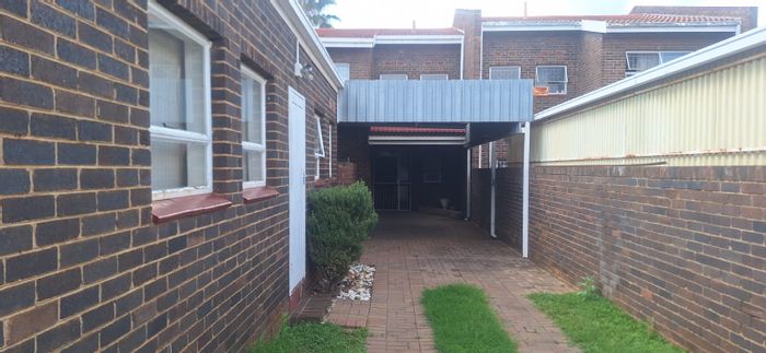 For Sale: Spacious 3-Bedroom Townhouse in Stilfontein Central with Garden and Garage.