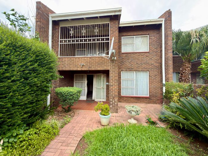 For Sale: Spacious 3-Bedroom Townhouse in Stilfontein Central with Garden and Garage.