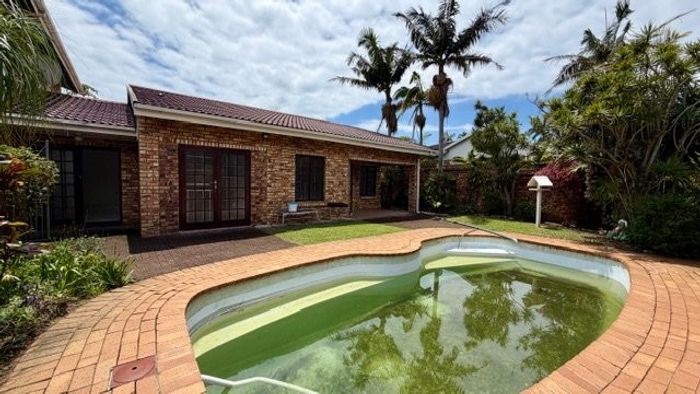 Pet-friendly Uvongo townhouse for sale, close to beach and shops, pool access.
